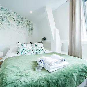 Parisian Flat With Eiffel Tower View Parigi